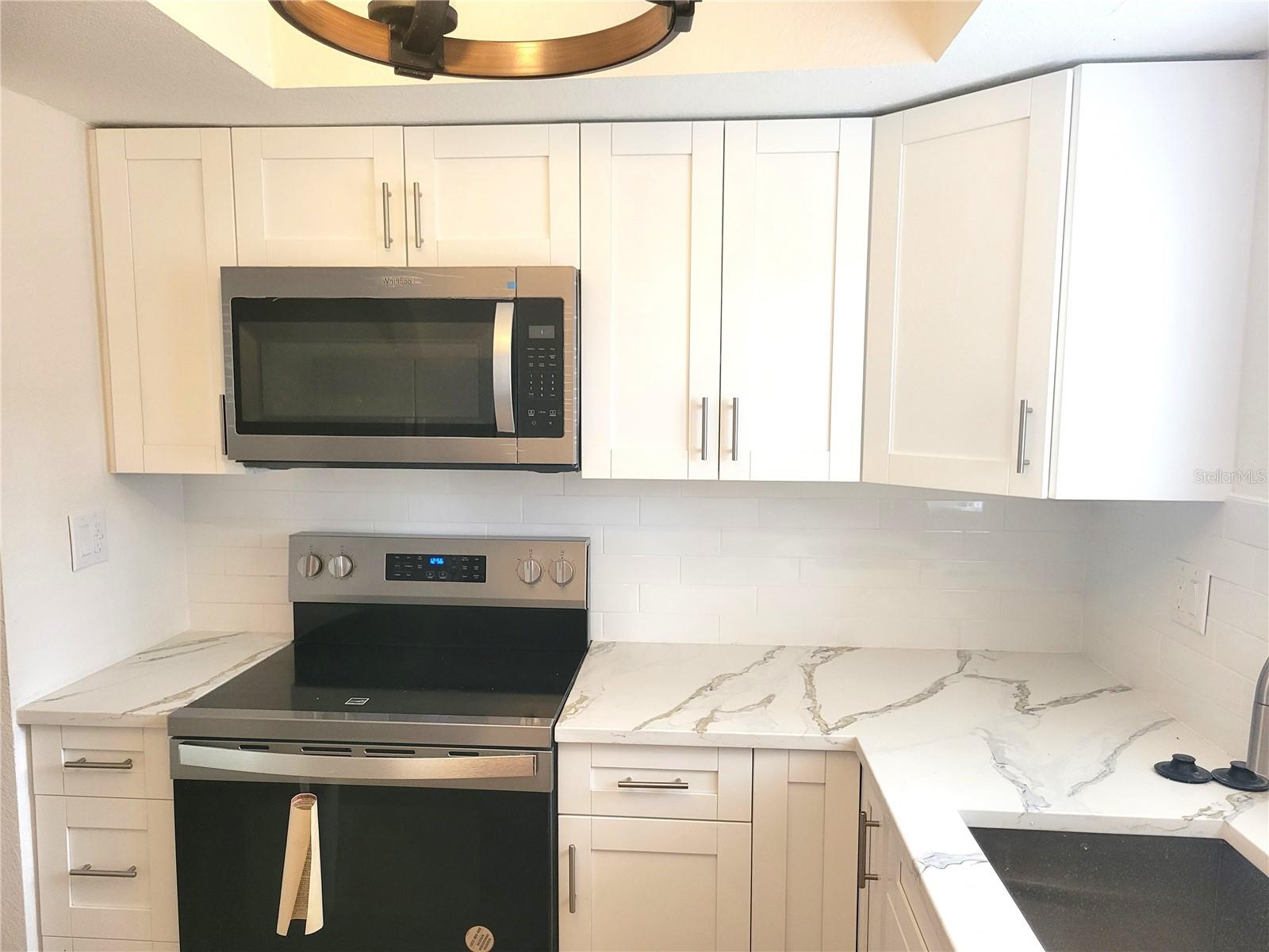 1835 Maryland Ave, Saint Petersburg, FL 33703 photo