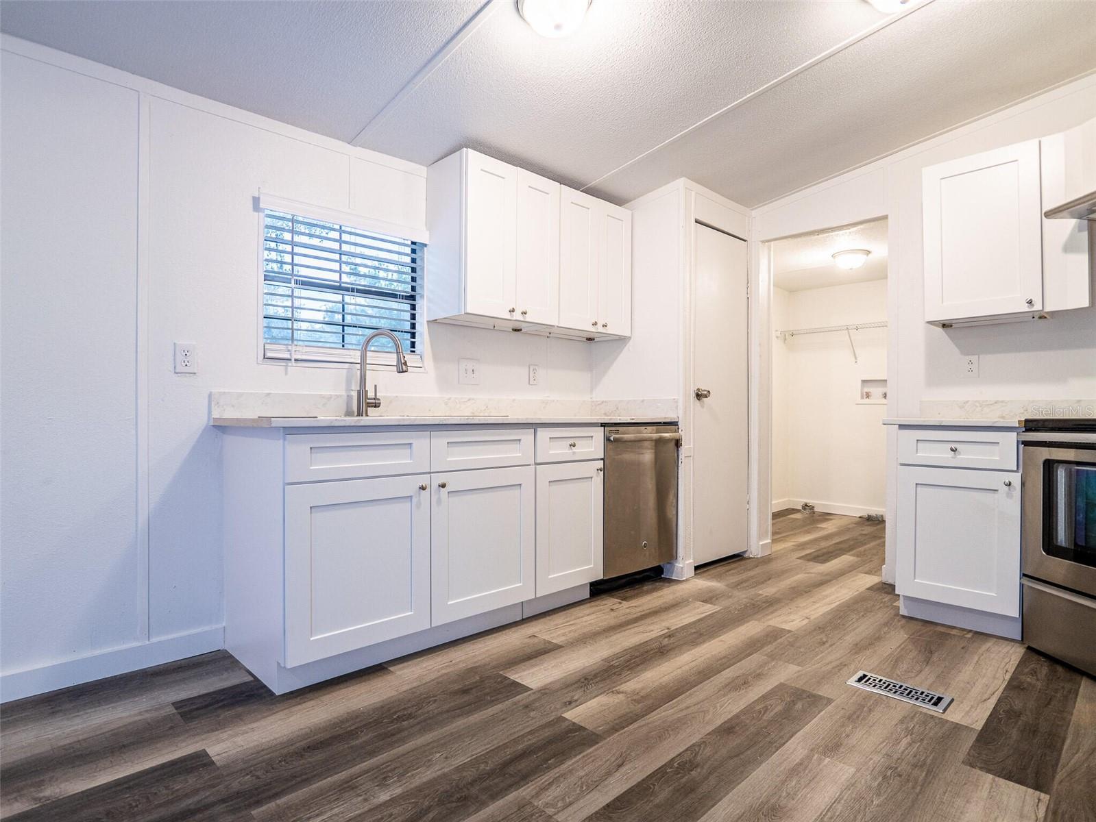 Manufactured Home in COLEMAN FL 1610 ORANGE AVENUE 8.jpg