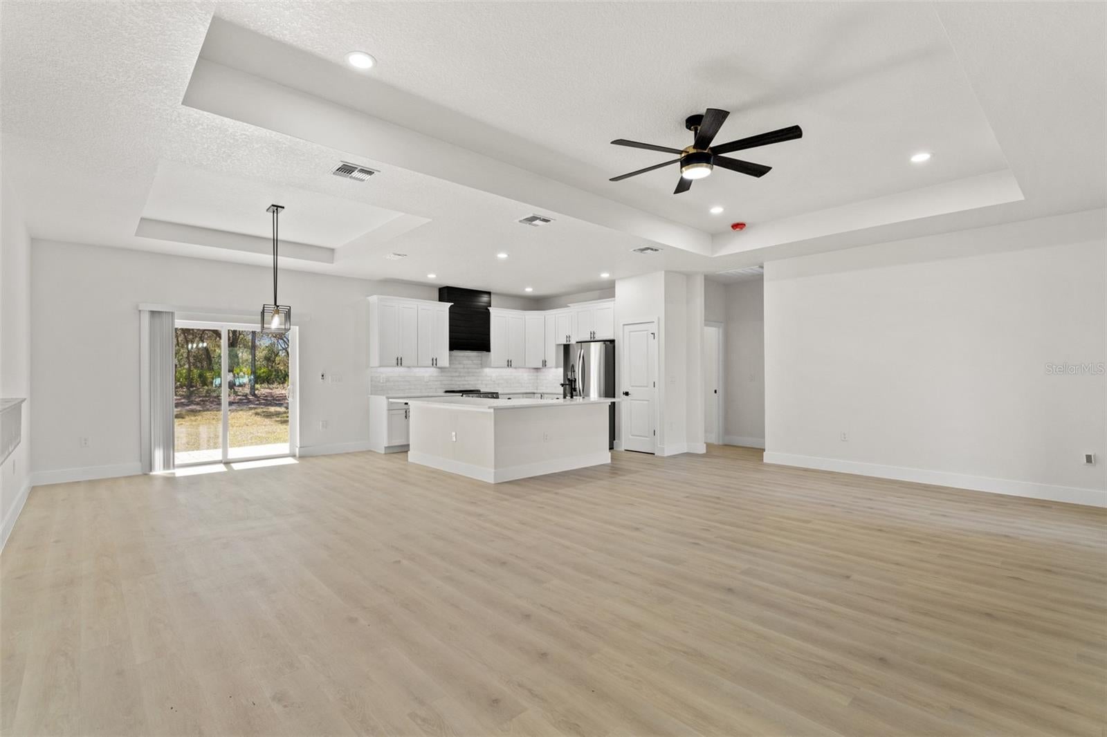 10439 Gypsy Ave, Weeki Wachee, FL 34613 photo