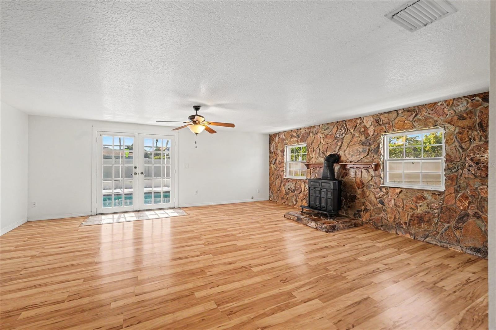 6006 N Hubert Ave, Tampa, FL 33614 photo