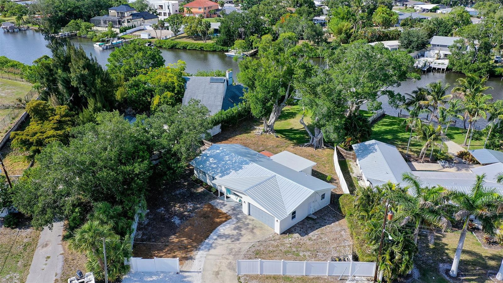 2103 Lusitania Dr, Sarasota, FL 34231 photo