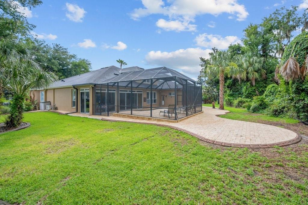 6122 Kestrelpark Dr, Lithia, FL 33547 photo