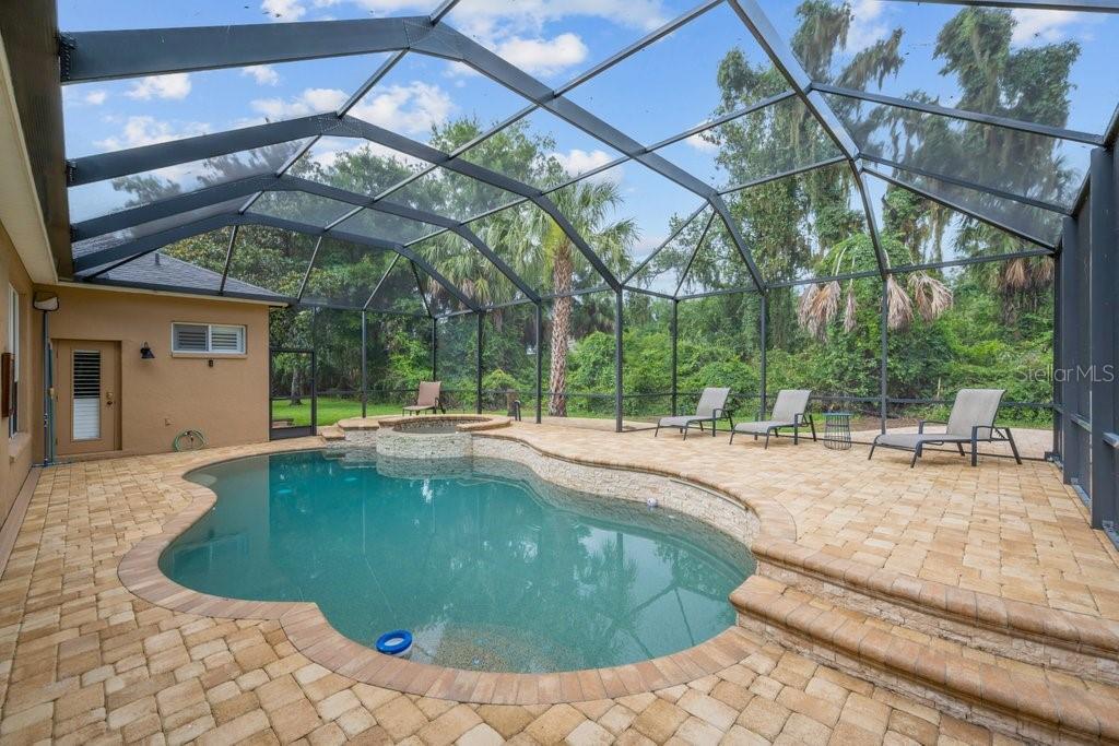 6122 Kestrelpark Dr, Lithia, FL 33547 photo