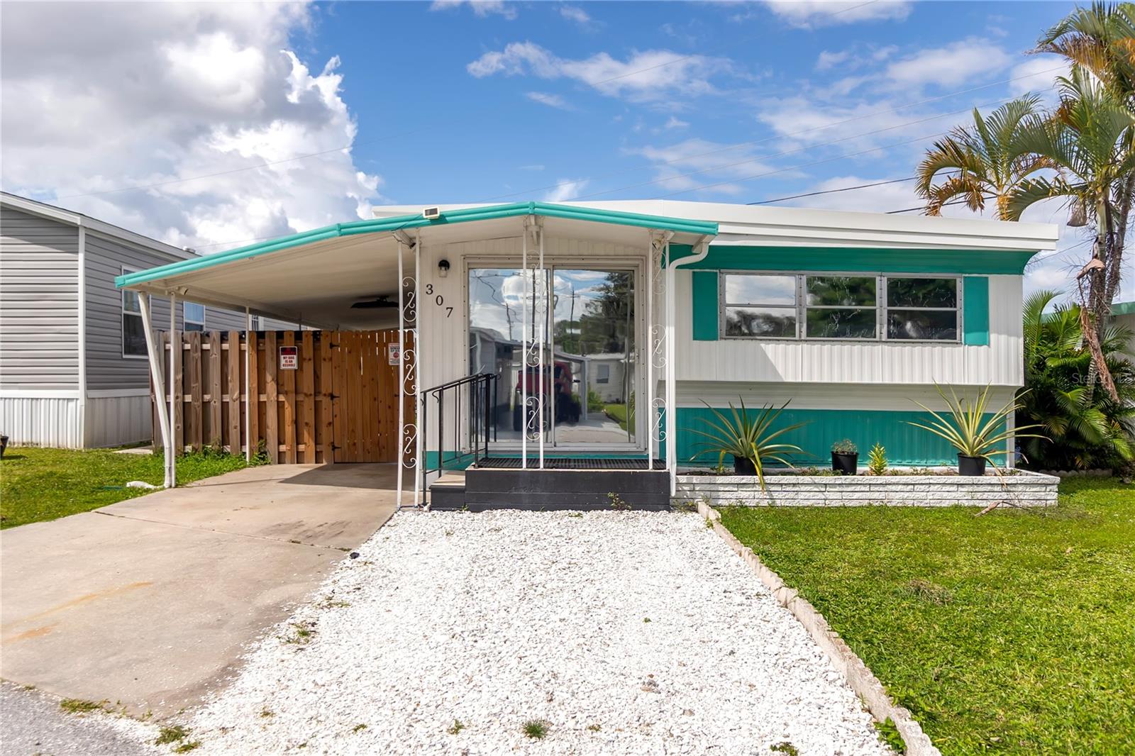 307 52 Avenue Dr, Bradenton, FL 34207