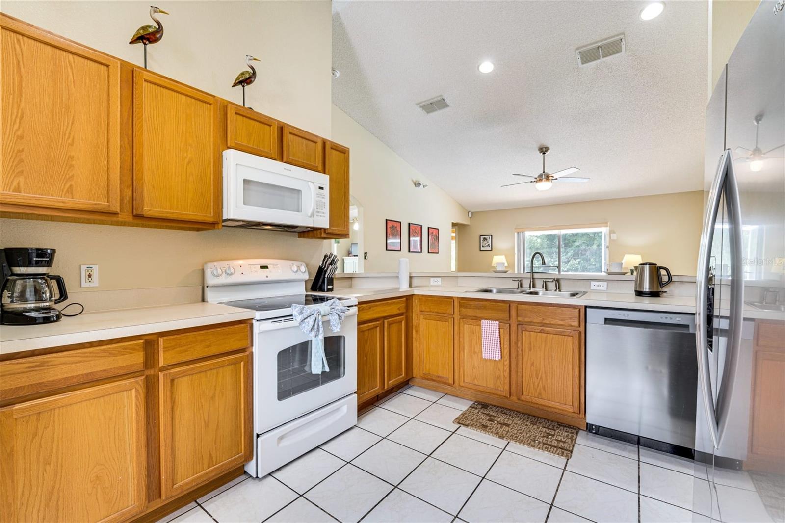 630 Thousand Oaks Blvd, Davenport, FL 33896 photo