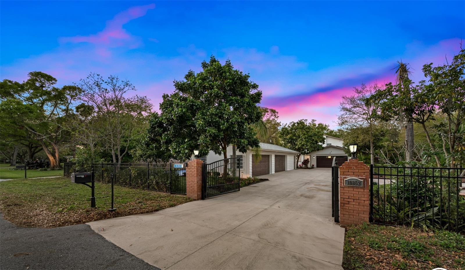 10852 131 St, Largo, FL 33774 photo