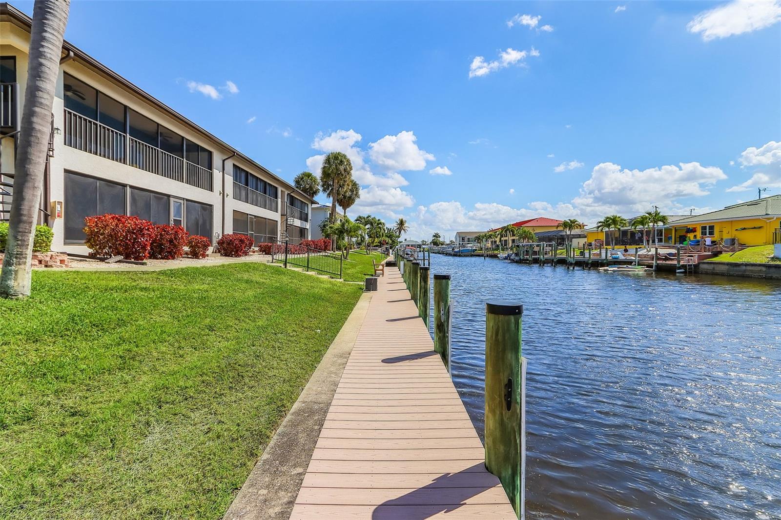 3935 Country Club Blvd, Cape Coral, FL 33904