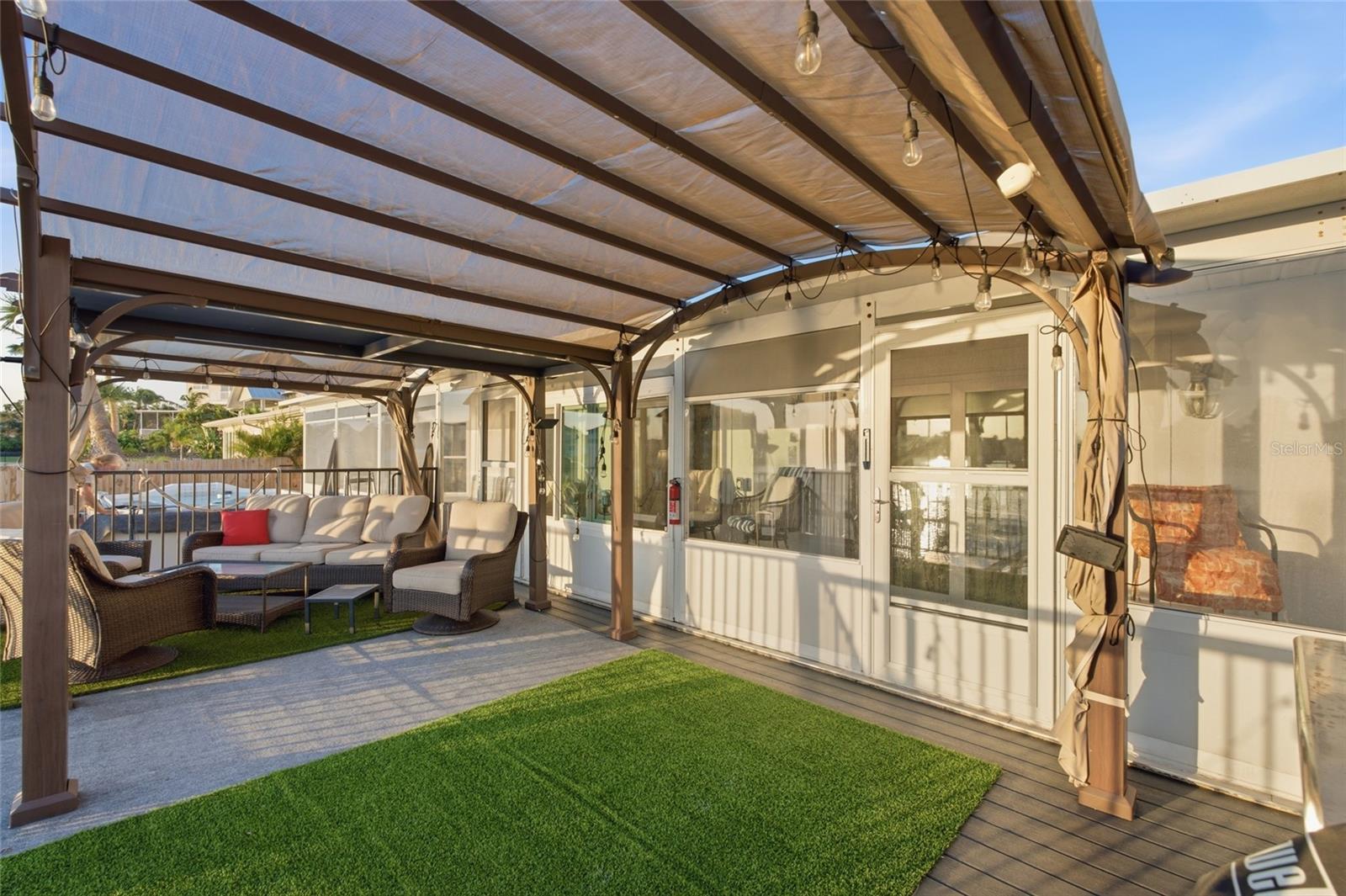 1818 Dolphin Blvd, Saint Petersburg, FL 33707 photo