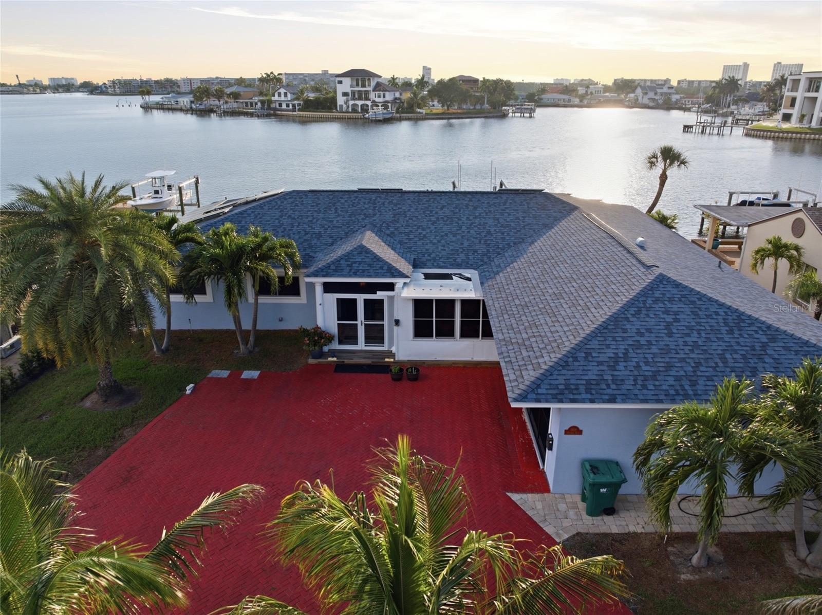 1818 Dolphin Blvd, Saint Petersburg, FL 33707