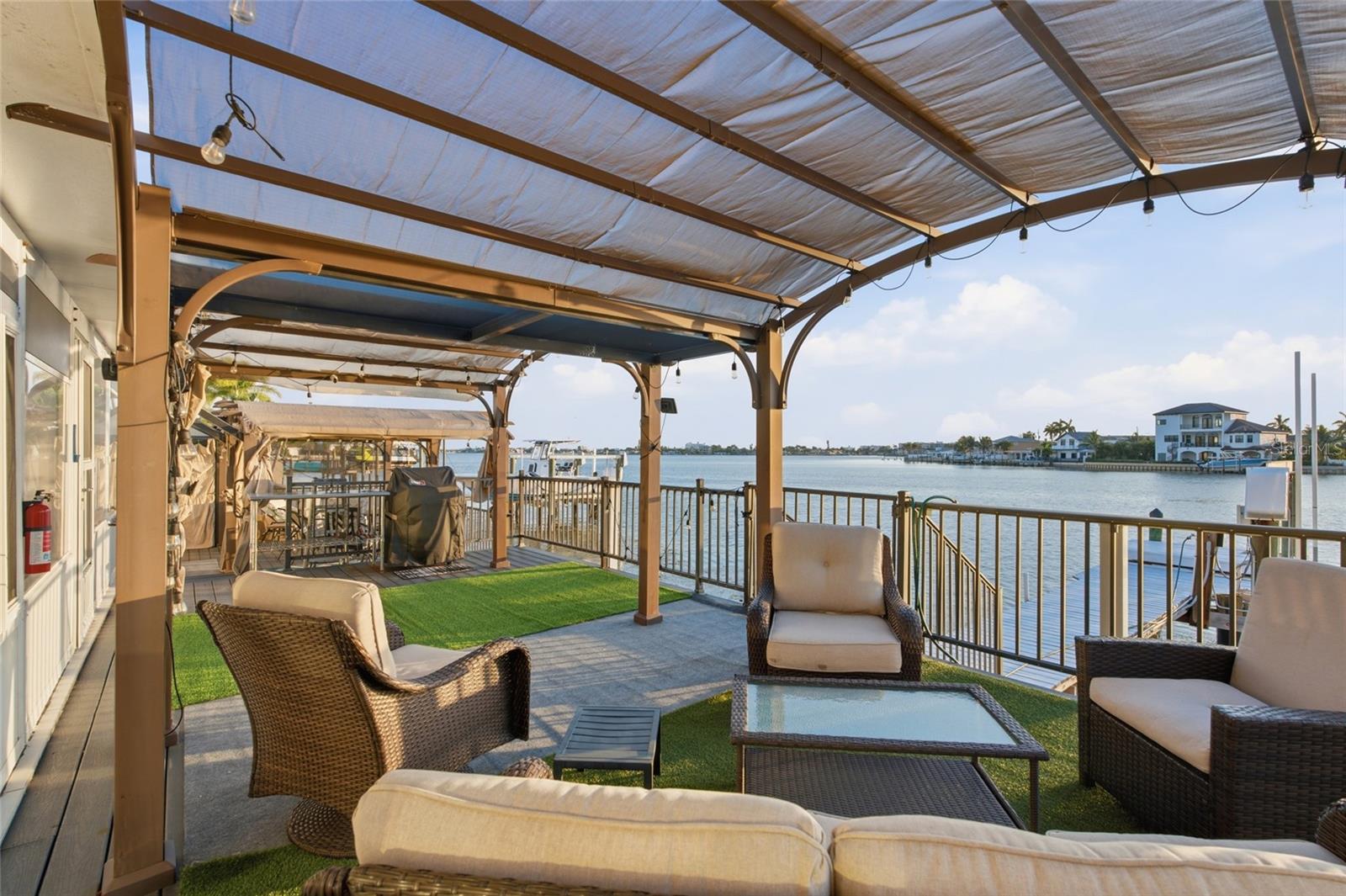 1818 Dolphin Blvd, Saint Petersburg, FL 33707 photo