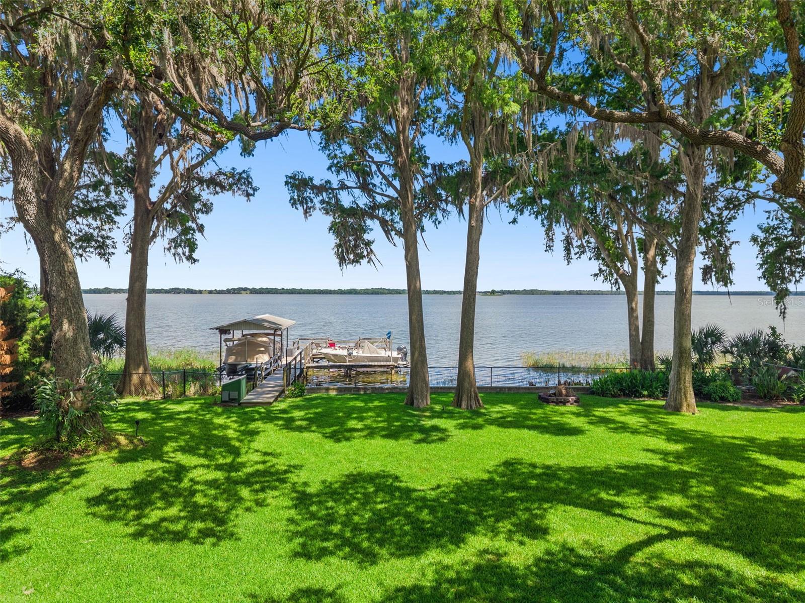 1000 Lakeshore Blvd, Howey In The Hills, FL 34737