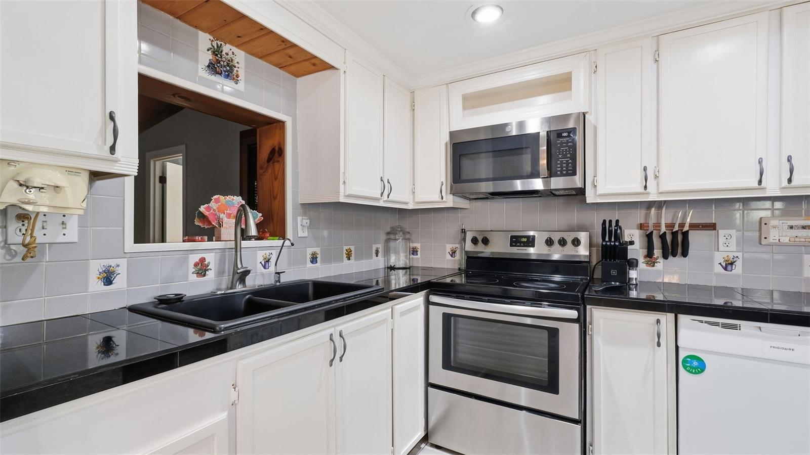 10565 Bessemer St, New Port Richey, FL 34654 photo