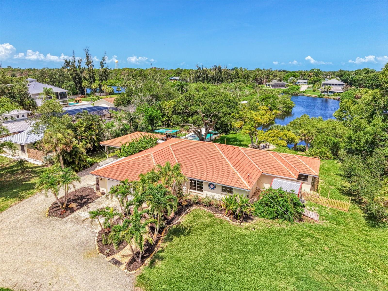 140 Oxford Dr, Englewood, FL 34223