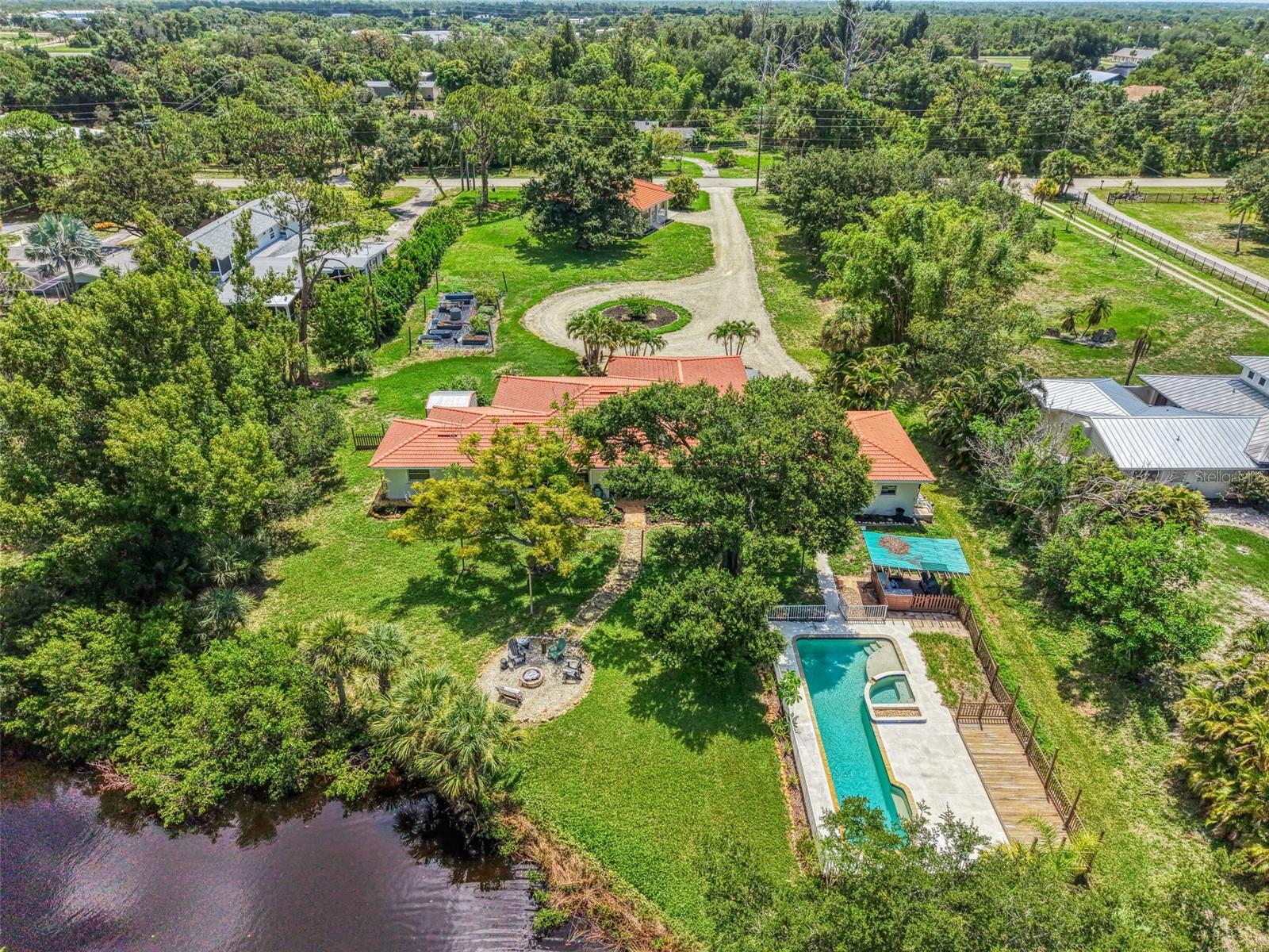 140 S Oxford Dr, Englewood, FL 34223 photo