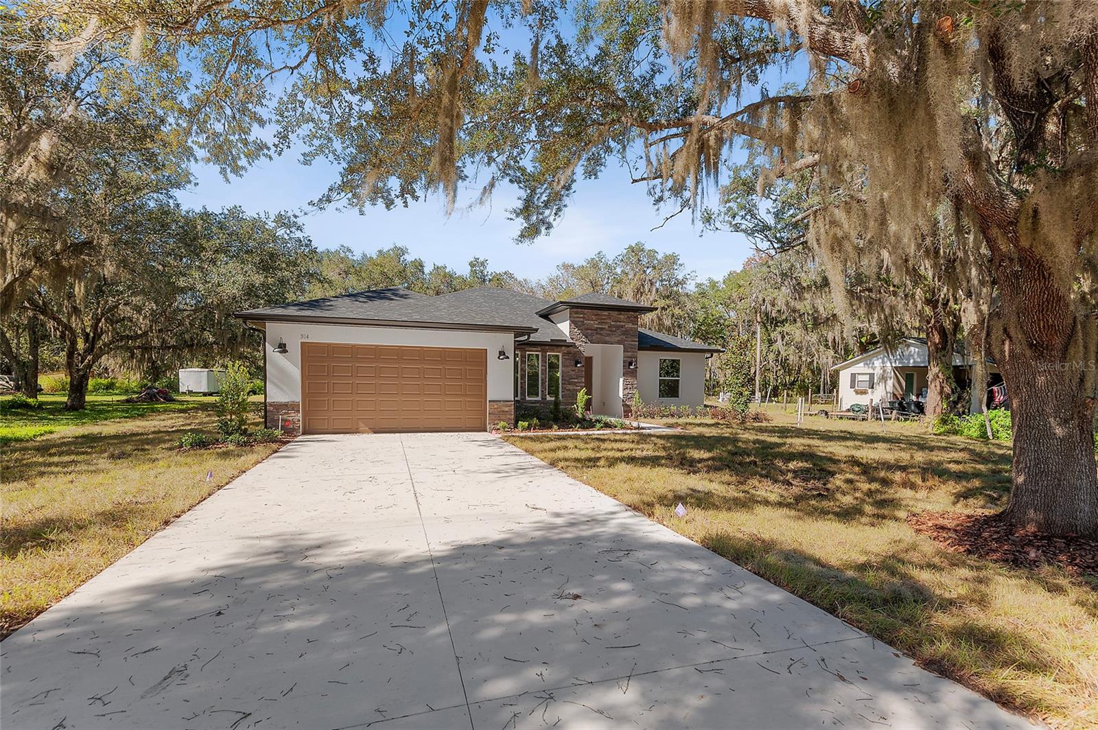 335 Miller Rd, Sanford, FL 32773