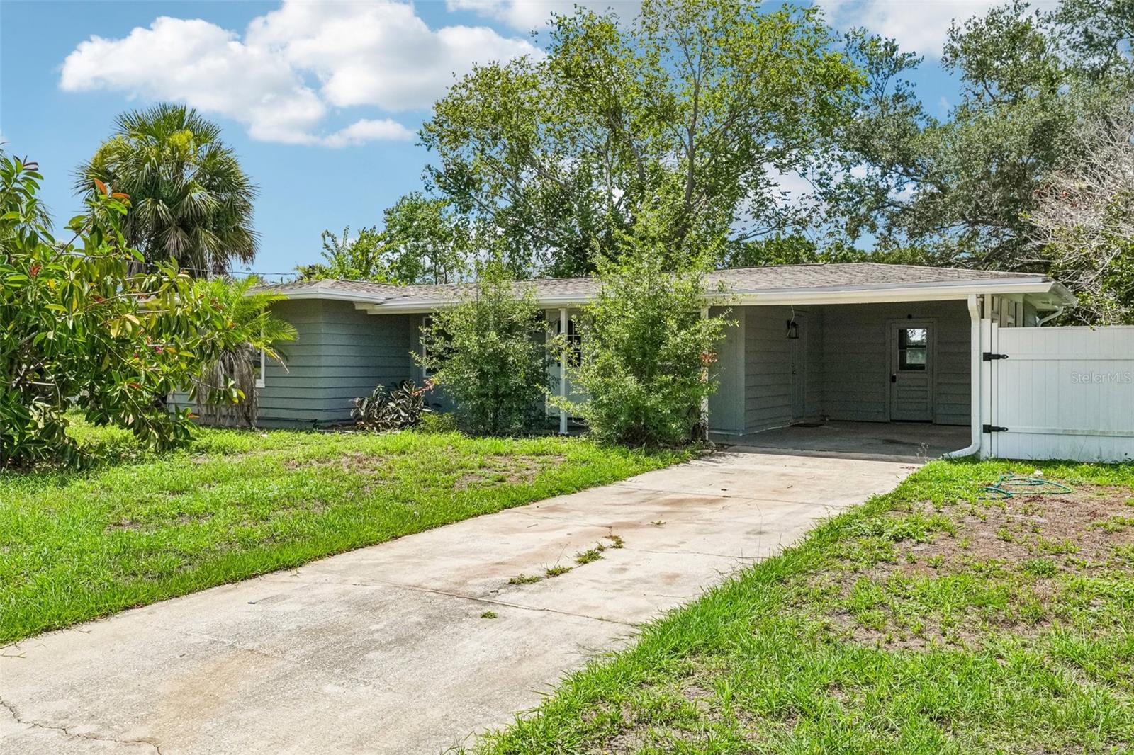 520 Fairfax Ln, Apollo Beach, FL 33572