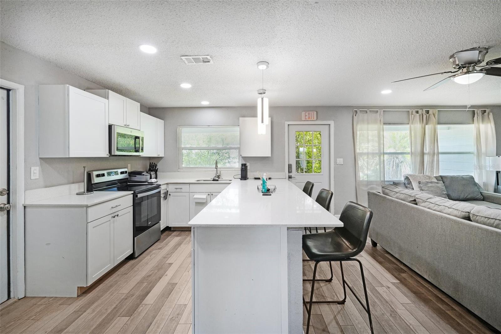 520 Fairfax Ln, Apollo Beach, FL 33572 photo