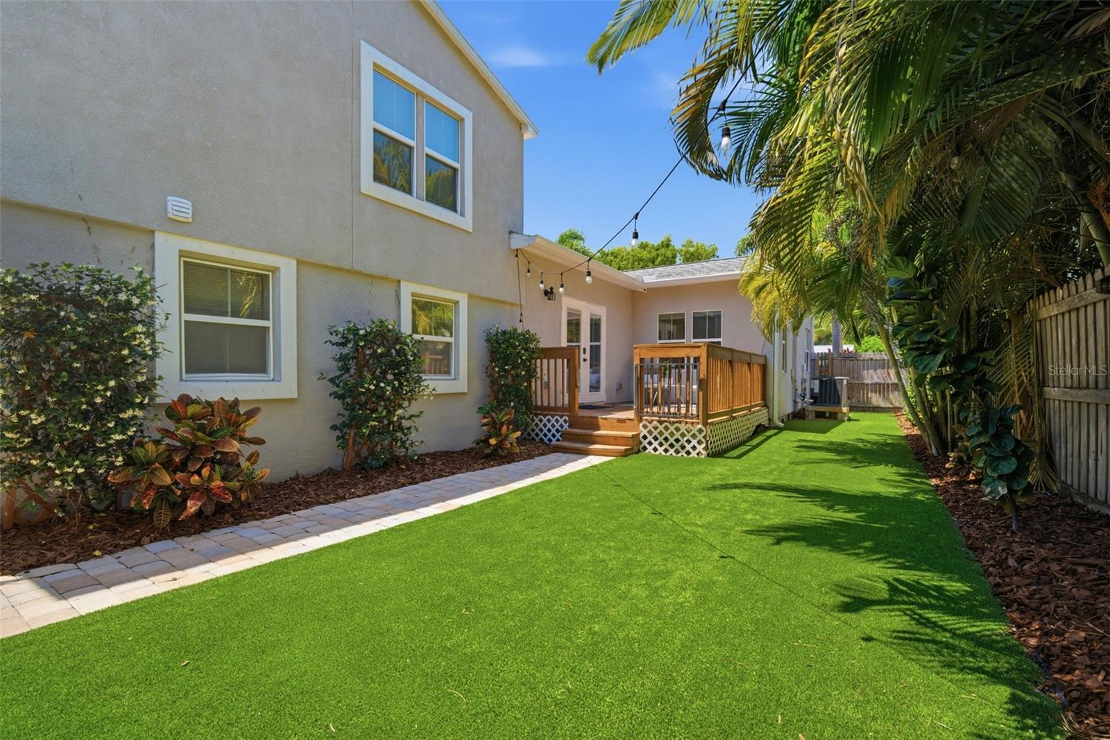 3105 Jackson St, Saint Petersburg, FL 33704 photo