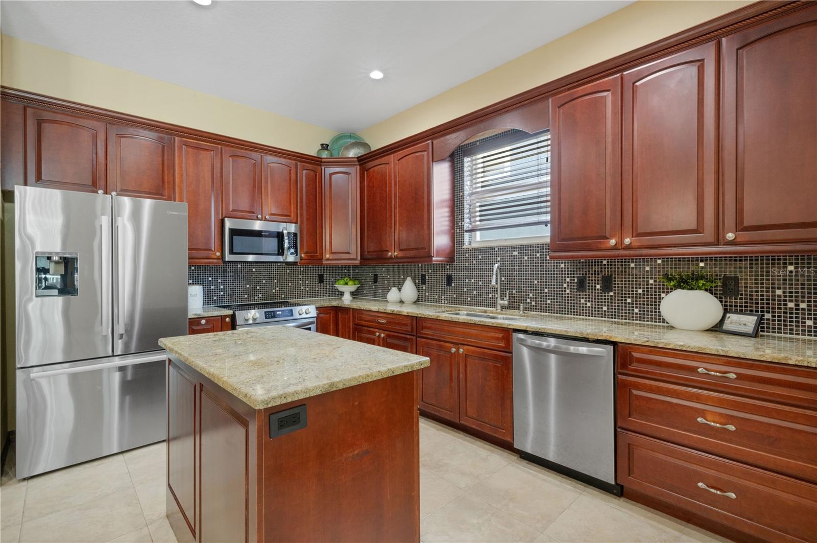 3021 59 Ave, Saint Petersburg, FL 33712 photo
