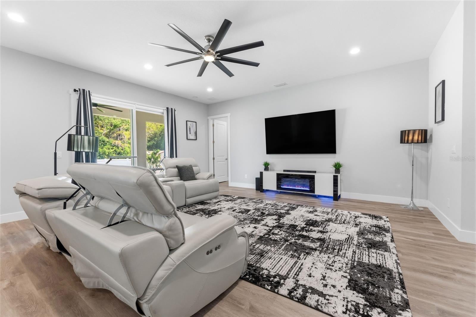 9714 Van St, Tampa, FL 33615 photo