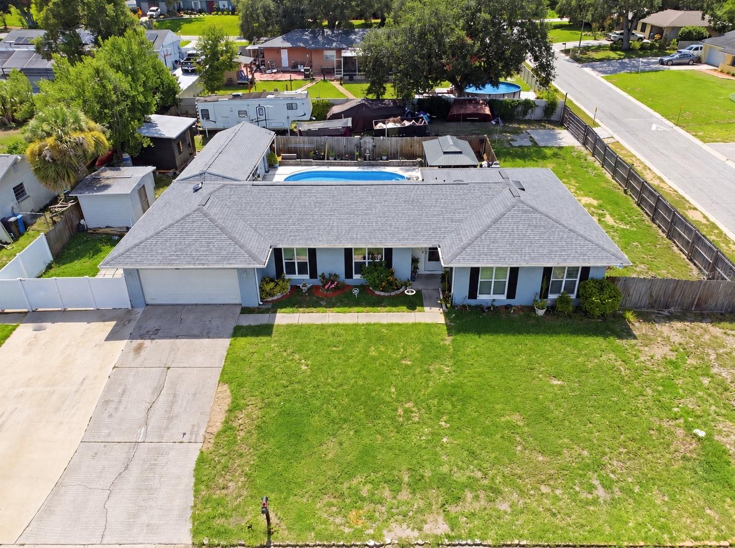 1124 King Arthur Ct, Valrico, FL 33594