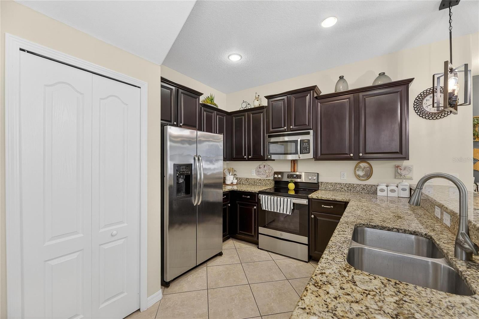 20041 Satin Leaf Ave, Tampa, FL 33647 photo