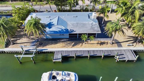 Single Family Residence in LONGBOAT KEY FL 834 JUNGLE QUEEN WAY.jpg