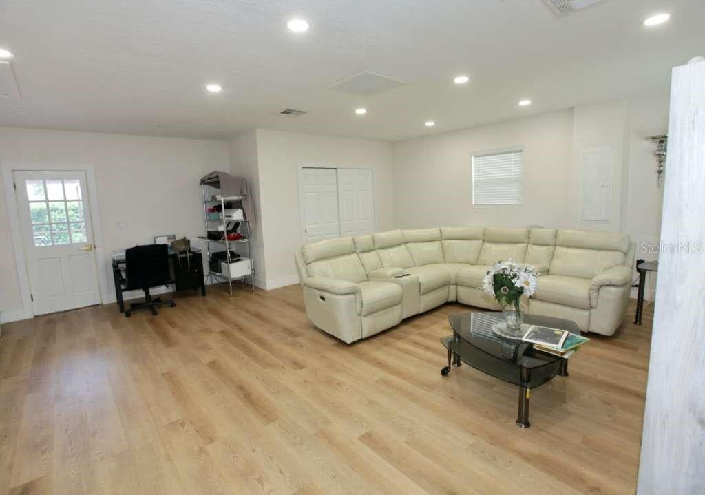 815 Bishop Pl, Seffner, FL 33584 photo