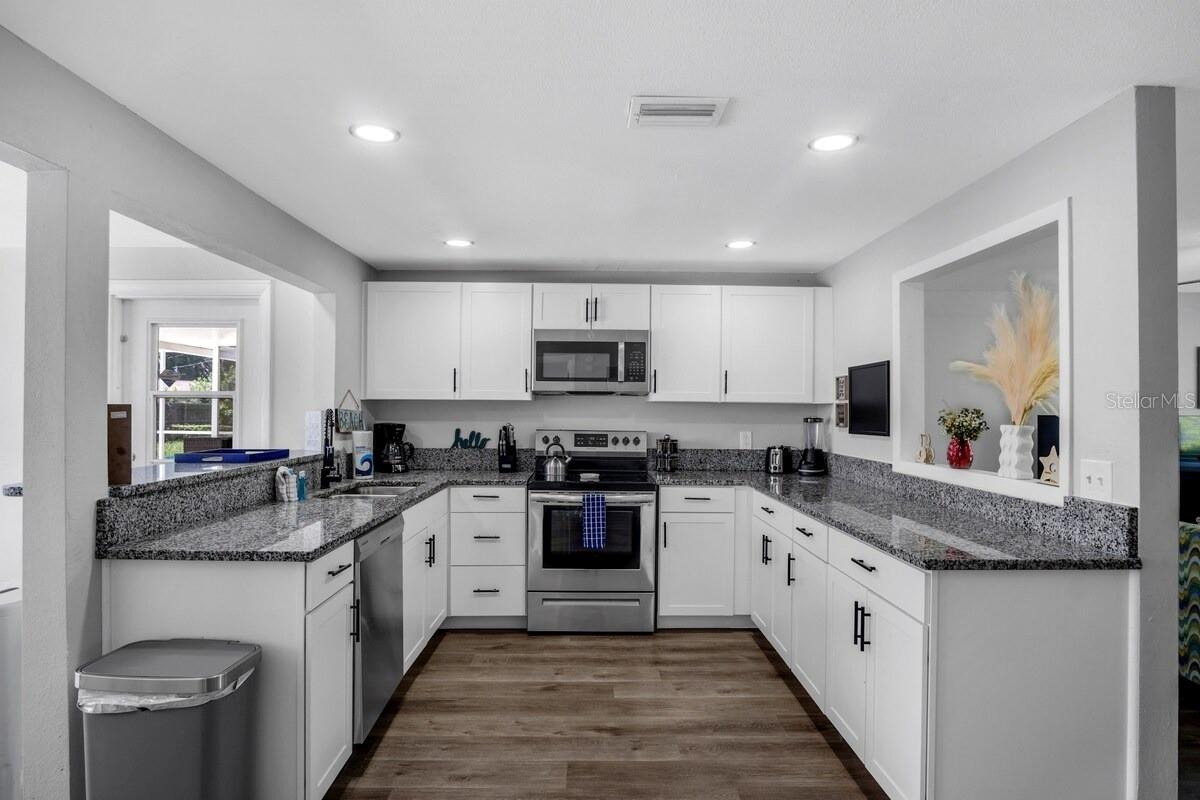 8628 Magnolia Dr, Seminole, FL 33777 photo