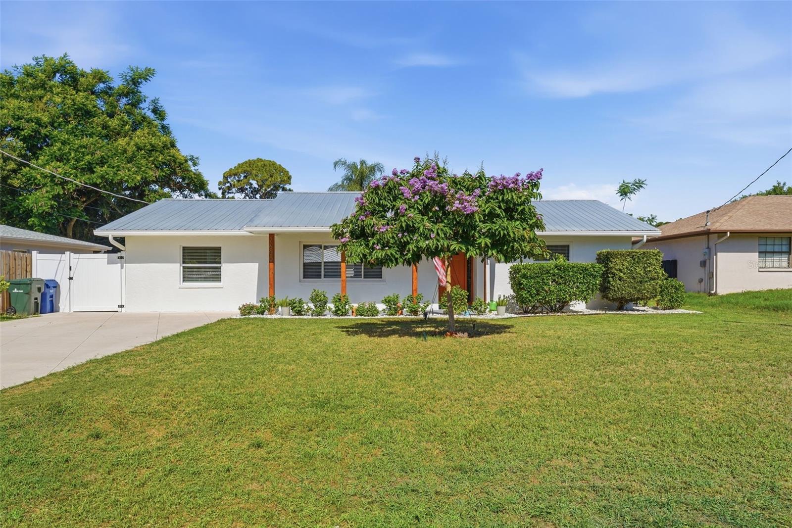 2600 Cambridge Dr, Sarasota, FL 34232 photo