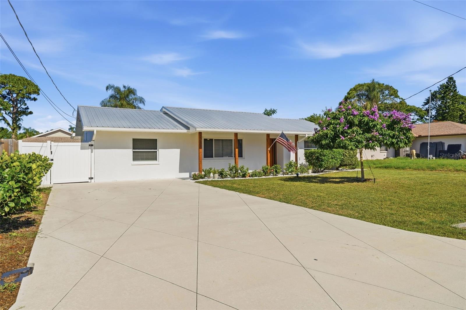 2600 Cambridge Dr, Sarasota, FL 34232 photo
