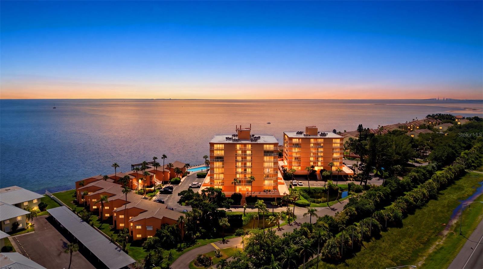 7432 Sunshine Skyway Ln, Saint Petersburg, FL 33711