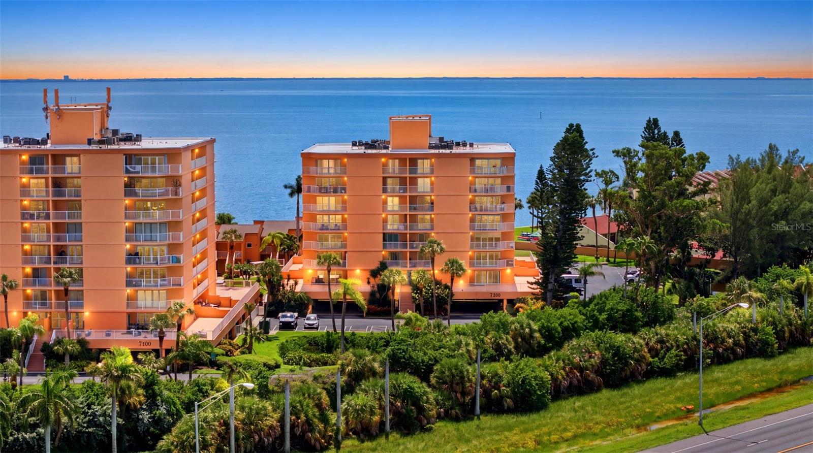 7432 Sunshine Skyway Ln #506, Saint Petersburg, FL 33711 photo