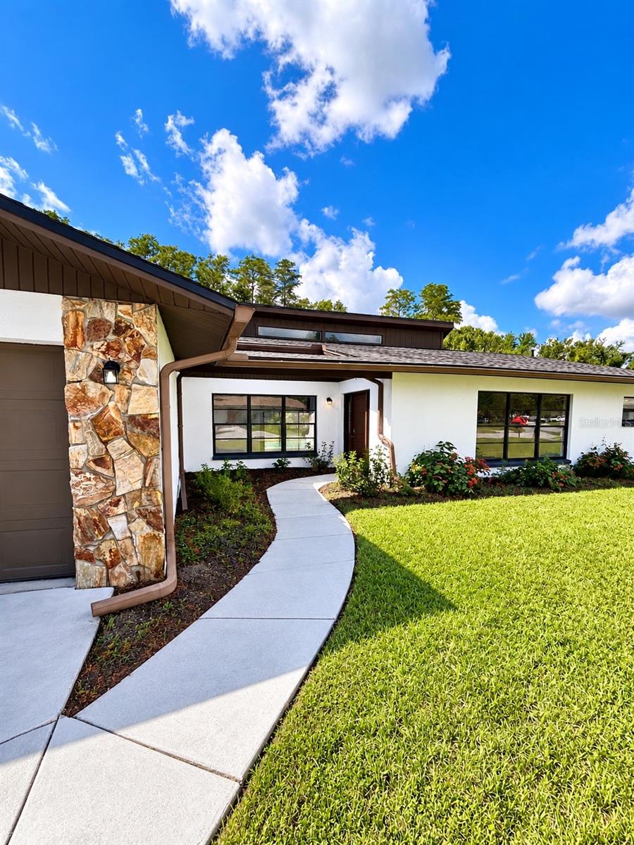 4545 Debbie Ln, Lutz, FL 33559 photo