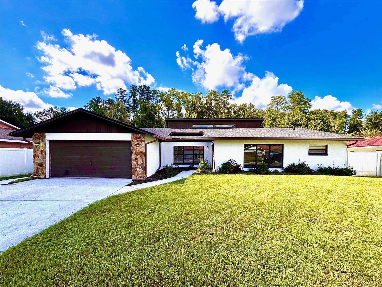 4545 Debbie Ln, Lutz, FL 33559