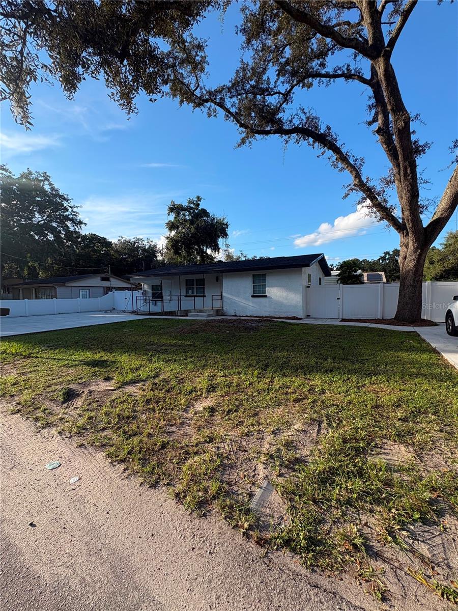 122 E 130 Ave, Tampa, FL 33612 photo