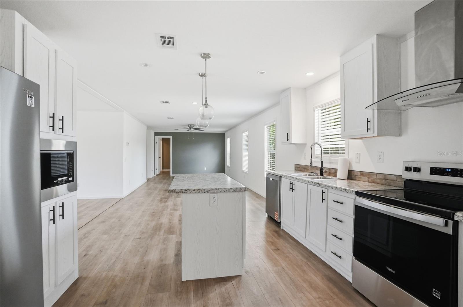 9533 Round Lake Dr, Weeki Wachee, FL 34613 photo