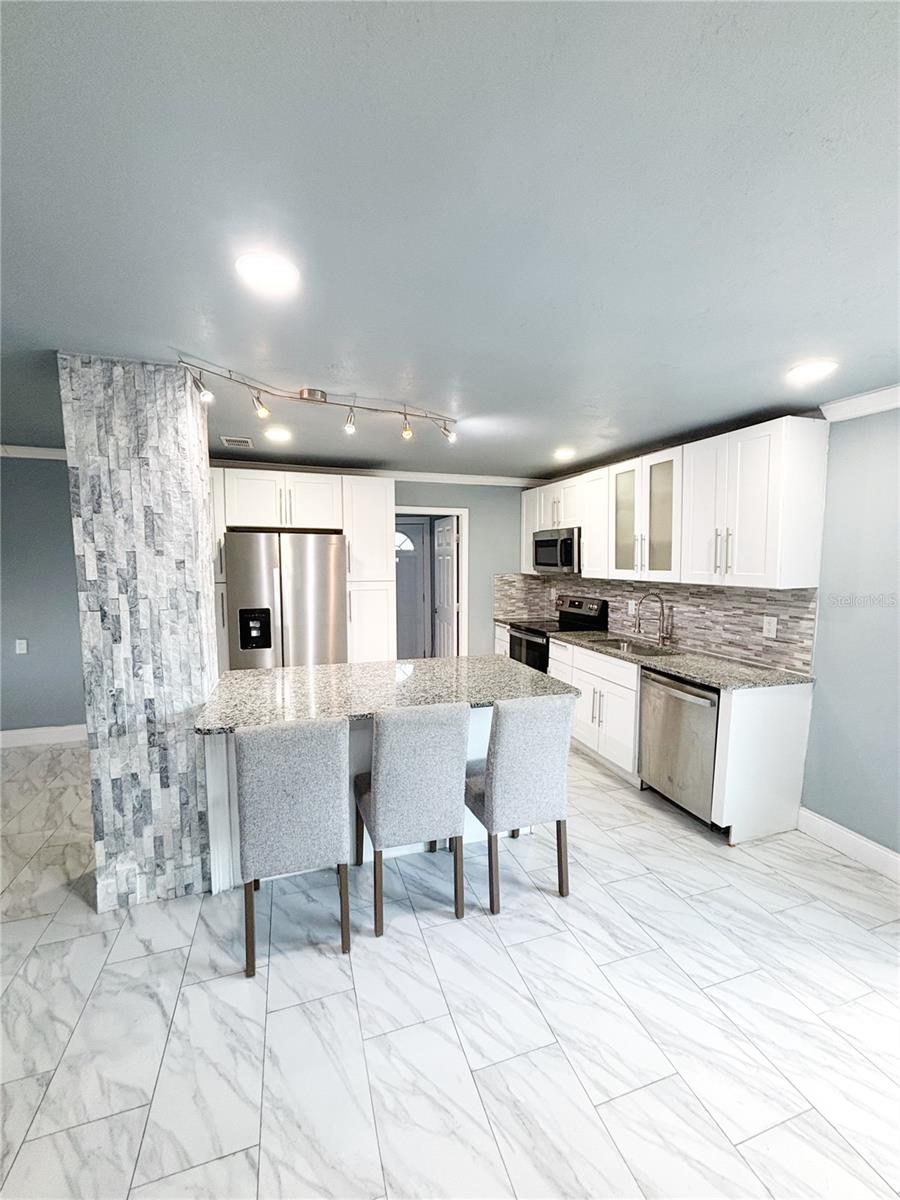 3427 16 Ave, Saint Petersburg, FL 33711 photo