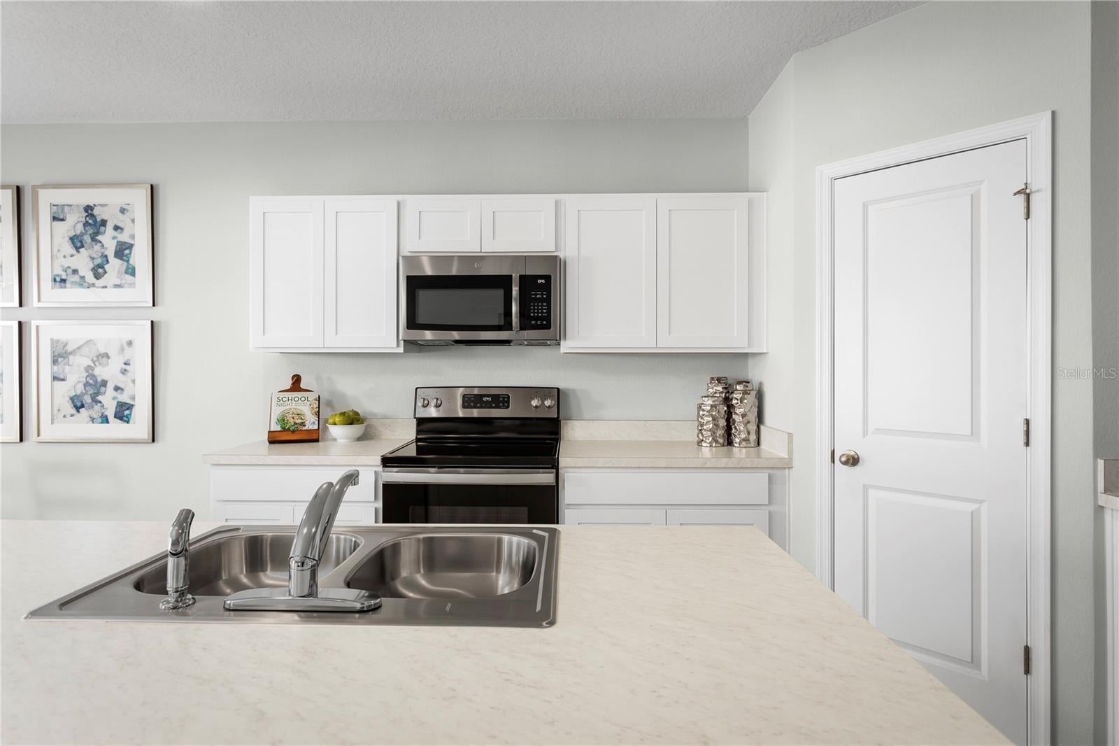 1566 Starling Song Ln, Lakeland, FL 33811 photo