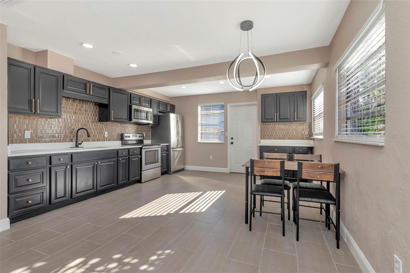 2629 14 Ave, Saint Petersburg, FL 33712 photo
