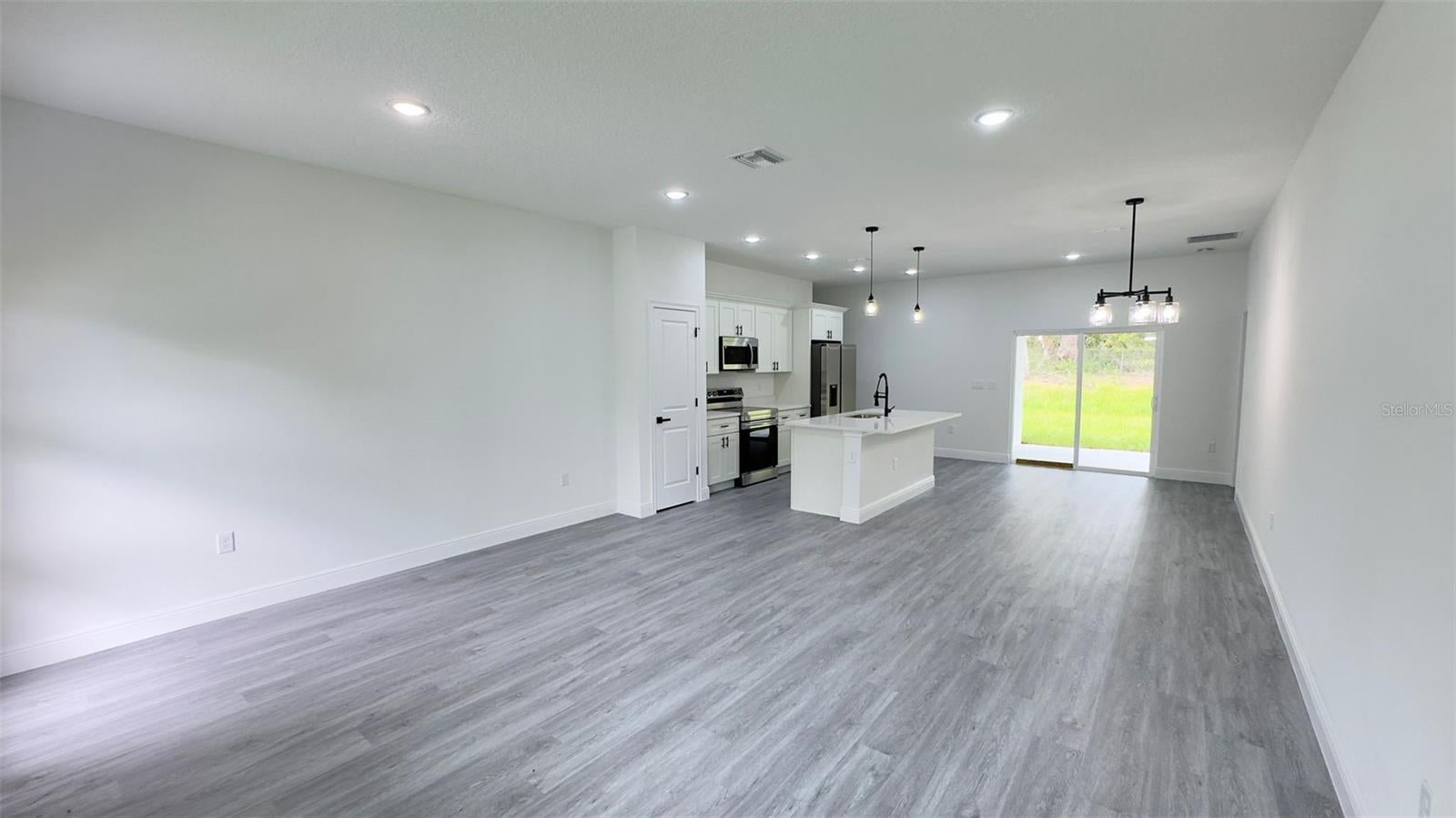 2827 W Xenox Dr, Citrus Springs, FL 34433 photo