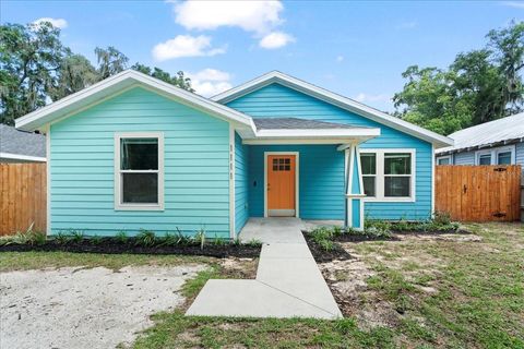 Single Family Residence in GAINESVILLE FL 1111 SE 2 AVENUE.jpg
