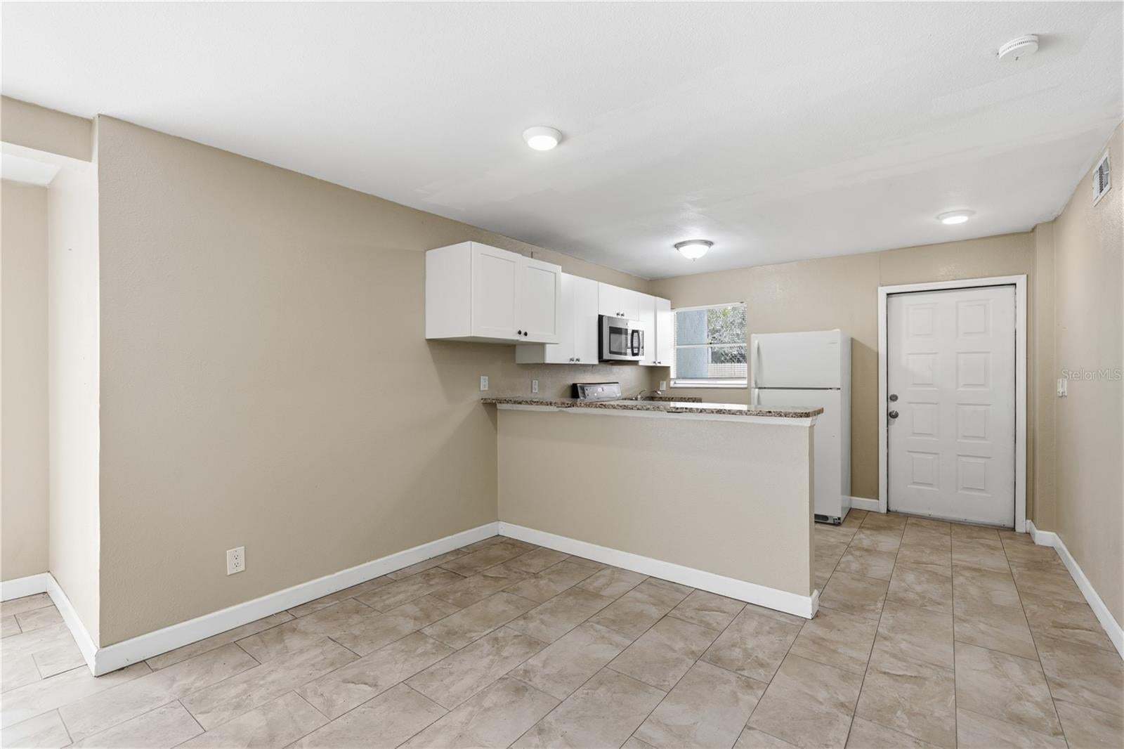 1009 E Holland Ave, Tampa, FL 33612 photo