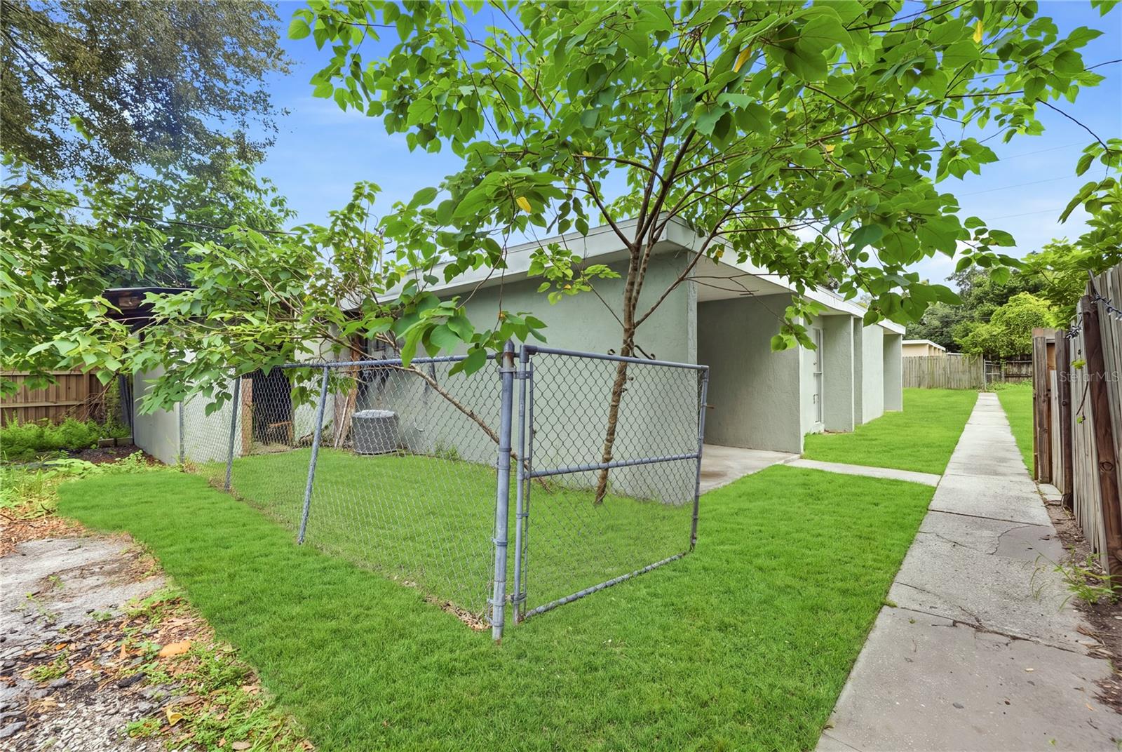 1009 E Holland Ave, Tampa, FL 33612 photo