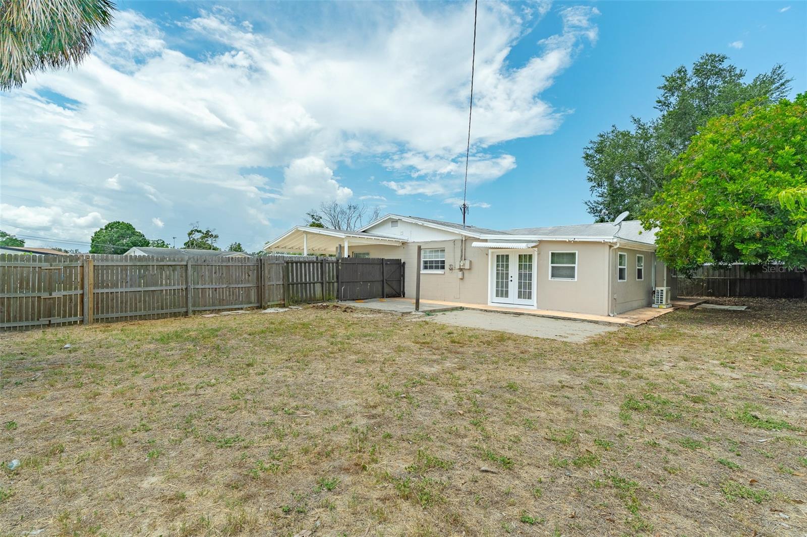 6001 Crestridge Rd, Tampa, FL 33634 photo