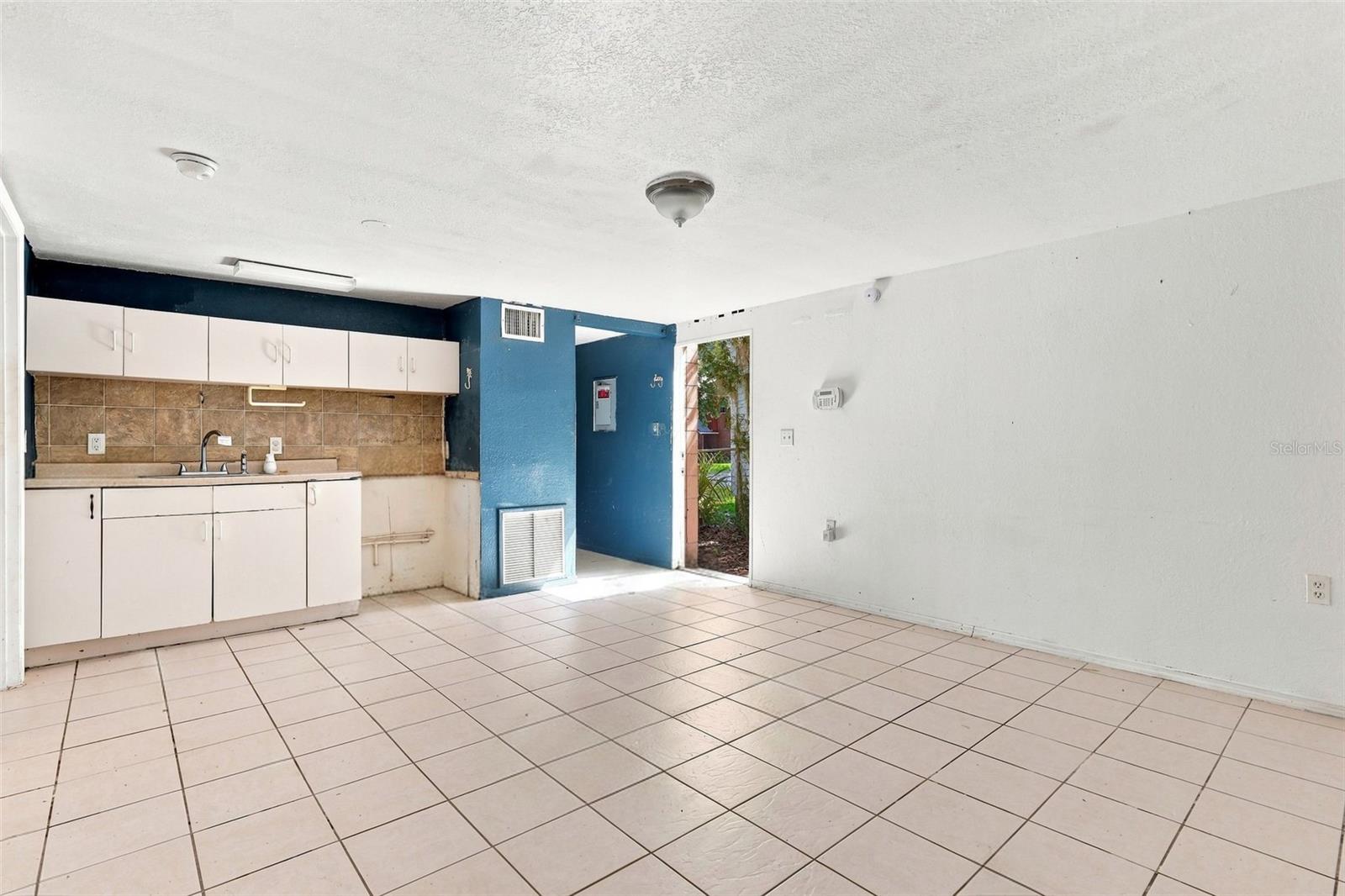 1672 10 St, Sarasota, FL 34236 photo