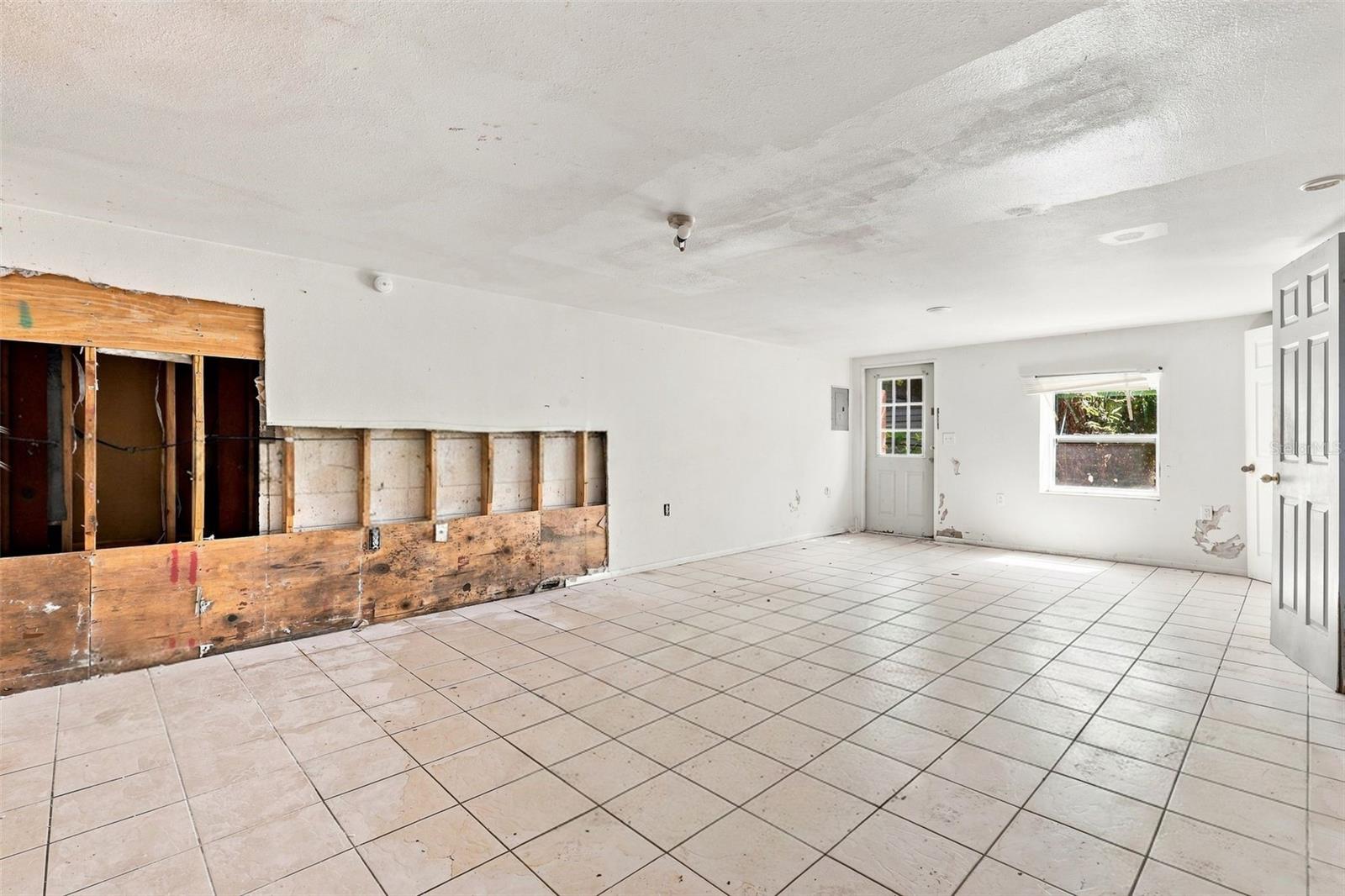 1672 10 St, Sarasota, FL 34236 photo