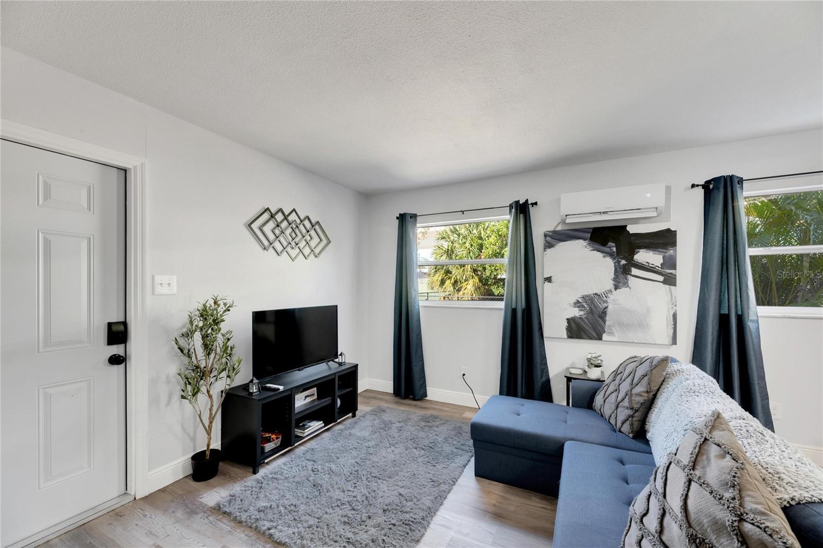 4513 W Mcelroy Ave, Tampa, FL 33611 photo