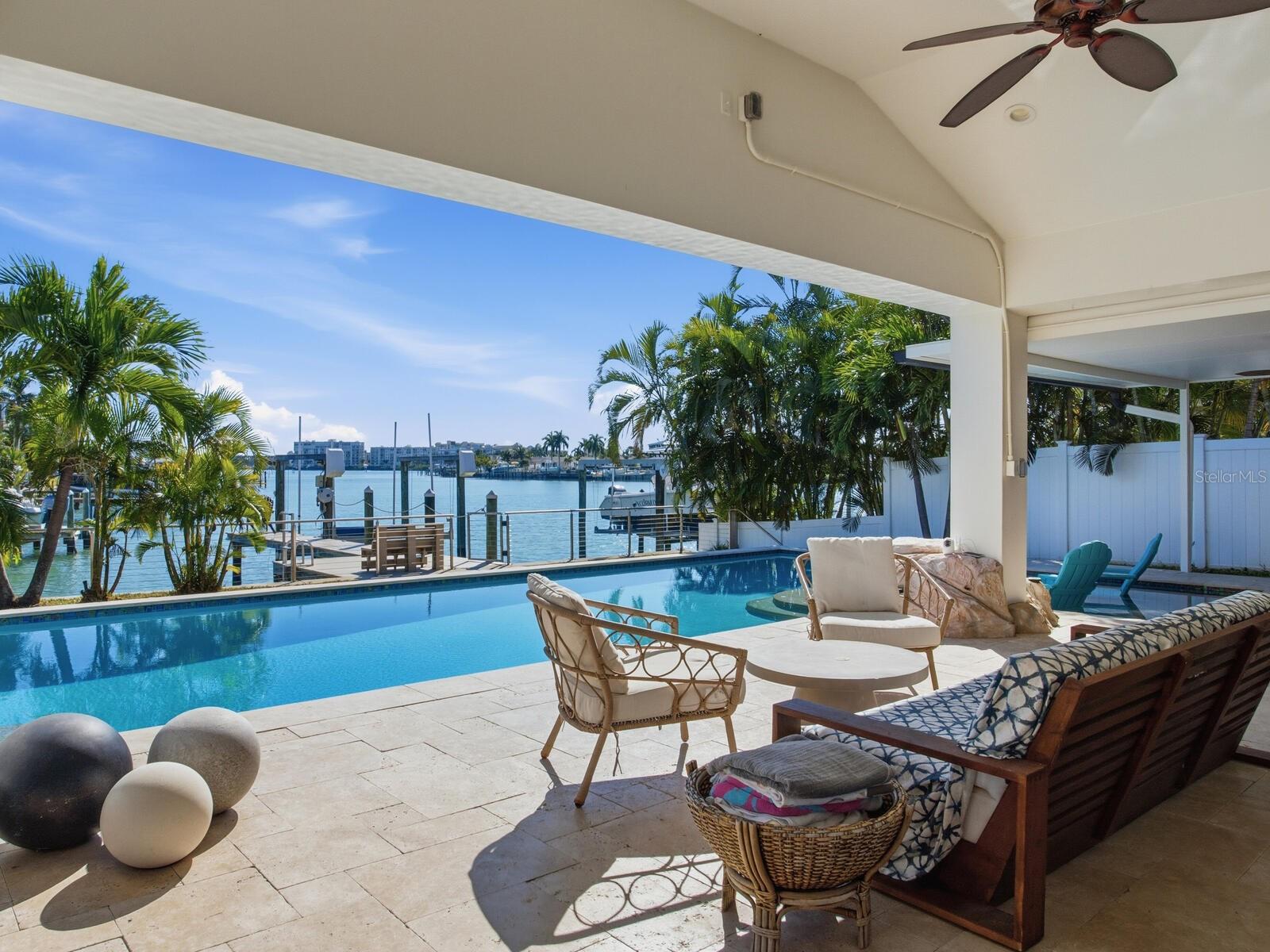 1028 79 St, Saint Petersburg, FL 33707