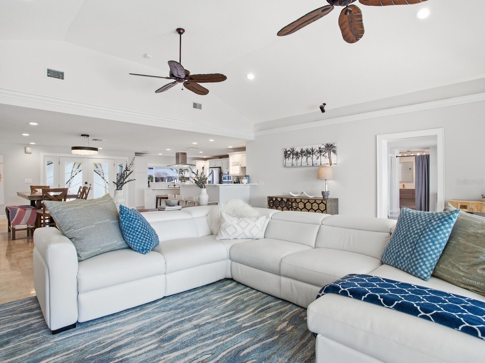 1028 79 St, Saint Petersburg, FL 33707 photo